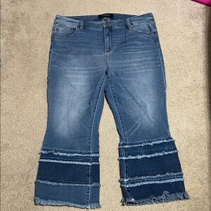 Stylish Crop Blue Frayed Hem Women Jeans